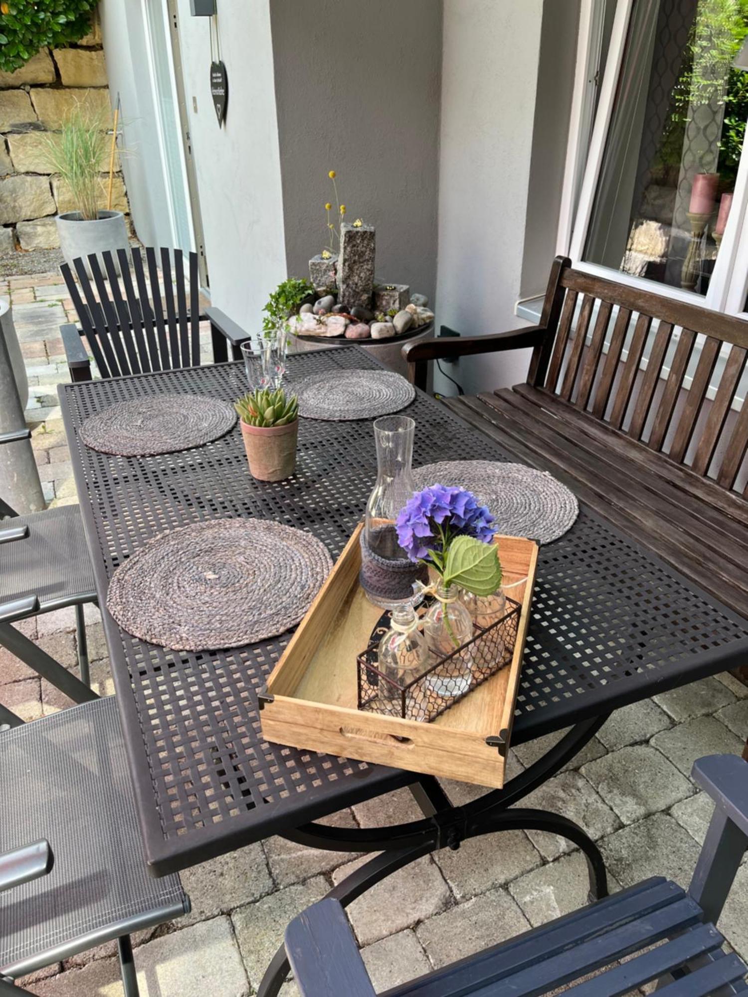Schoene Ferienwohnung 2,5 Zimmer In Stadtnaehe Mit Eigenem Hofgarten Balingen Exterior foto